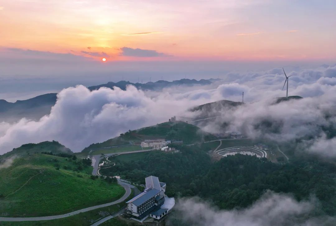 百里荒景致焕新篇，美景尽收眼底